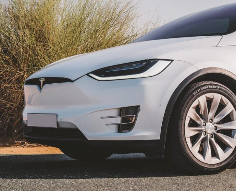 Beyaz Tesla Model X 2018